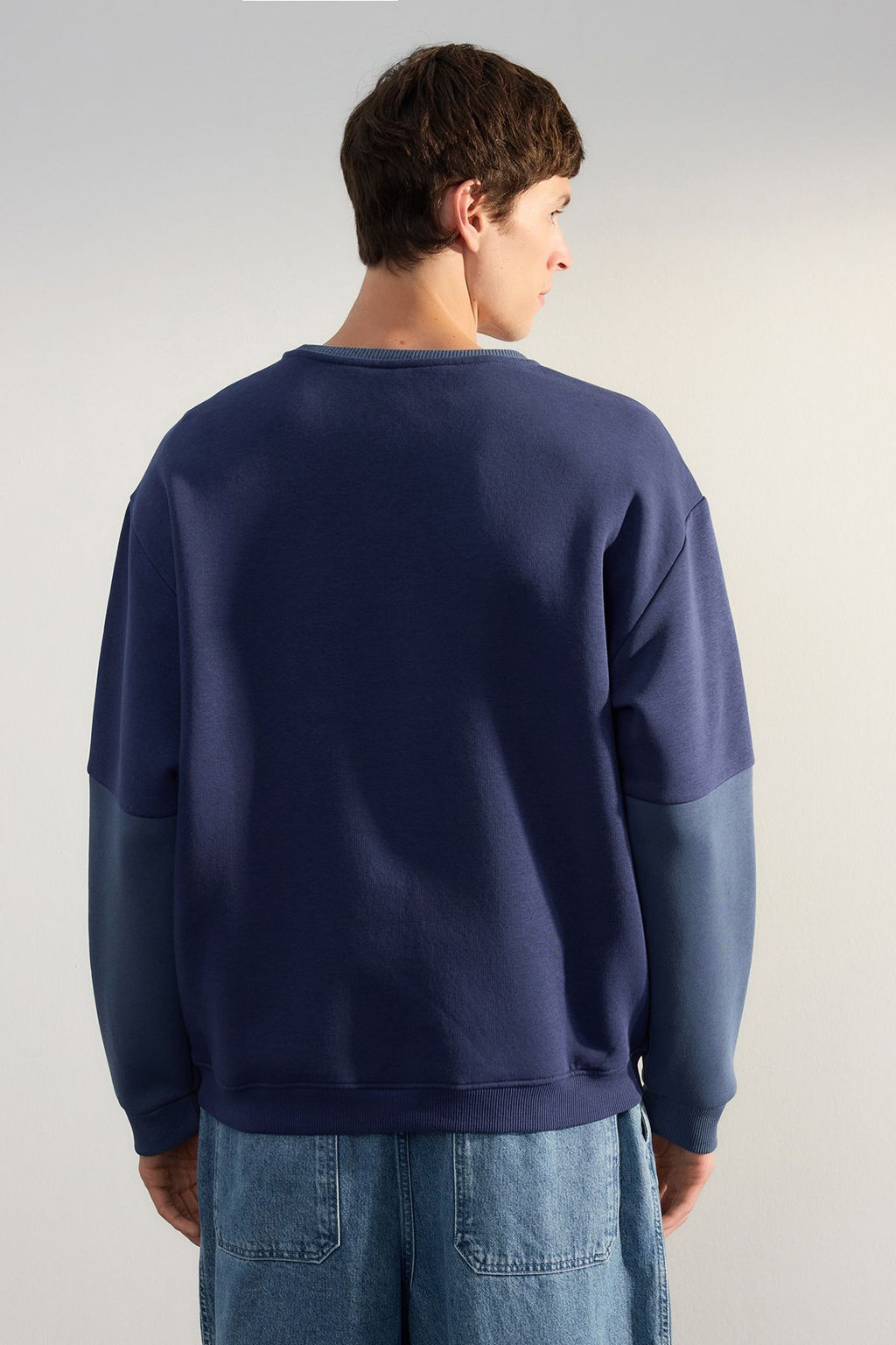 TRENDYOL MAN Lacivert Oversize/Genis Kesim Renk Bloklu Ici Polarl? Basic Sweatshirt TMNAW25SW00013 - Trendyolmilla фото 5