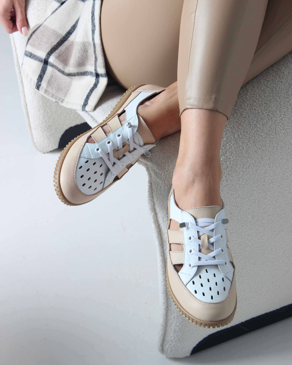 Слипоны 165.8000be. белый-бежевый