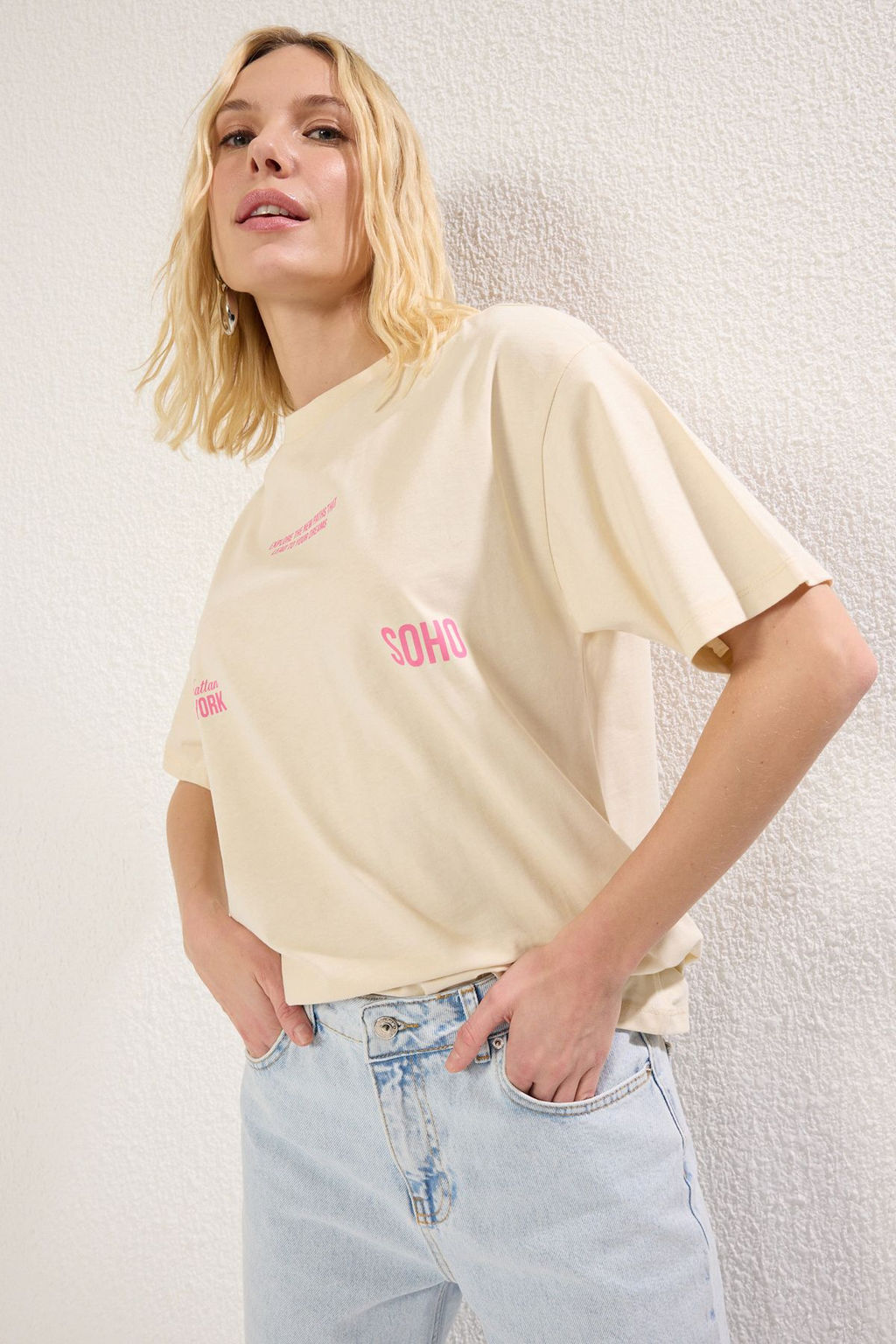 TRENDYOLMILLA Tas Premium %100 Suprem S?rt ve On Bask?l? Oversize/Genis Kal?p Orme T-Shirt TWOSS25TS00072 фото 4