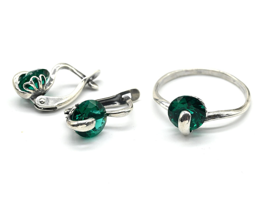 Кольцо серьги с цирконом искусственным, цв.изумрудный размер 17