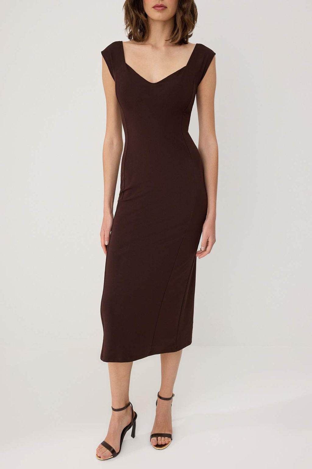 Kahverengi Bodycon Kalp Yaka Kal?n Ask?l? Kolsuz Midi Poliamid Orme Elbise TWOSS26EL00633 - Trendyolmilla фото 3