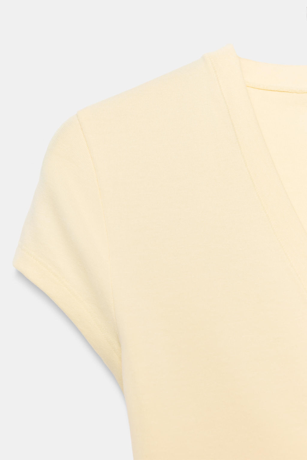 CAMISETA ESCOTE PICO / Amarillo - Zara фото 8