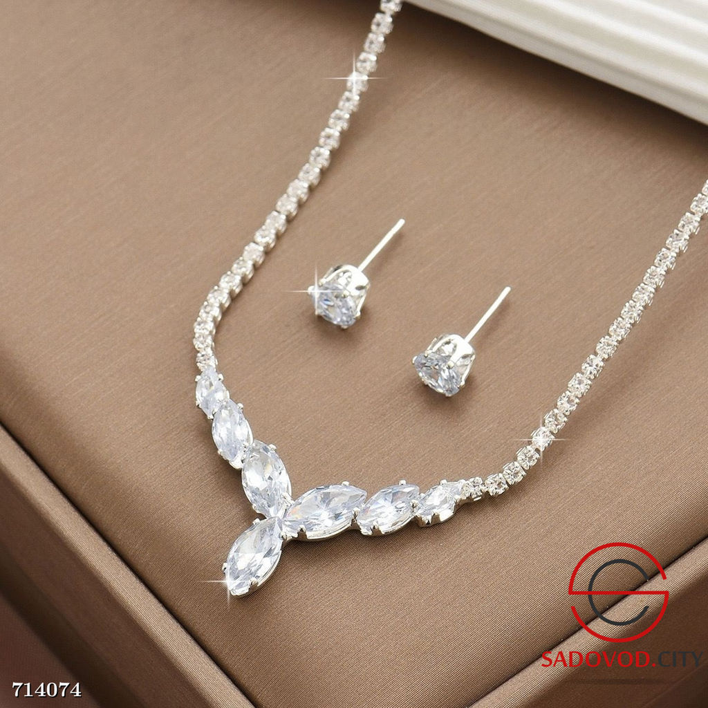 Комплект колье и серьги гвоздики бижутерия вечерняя