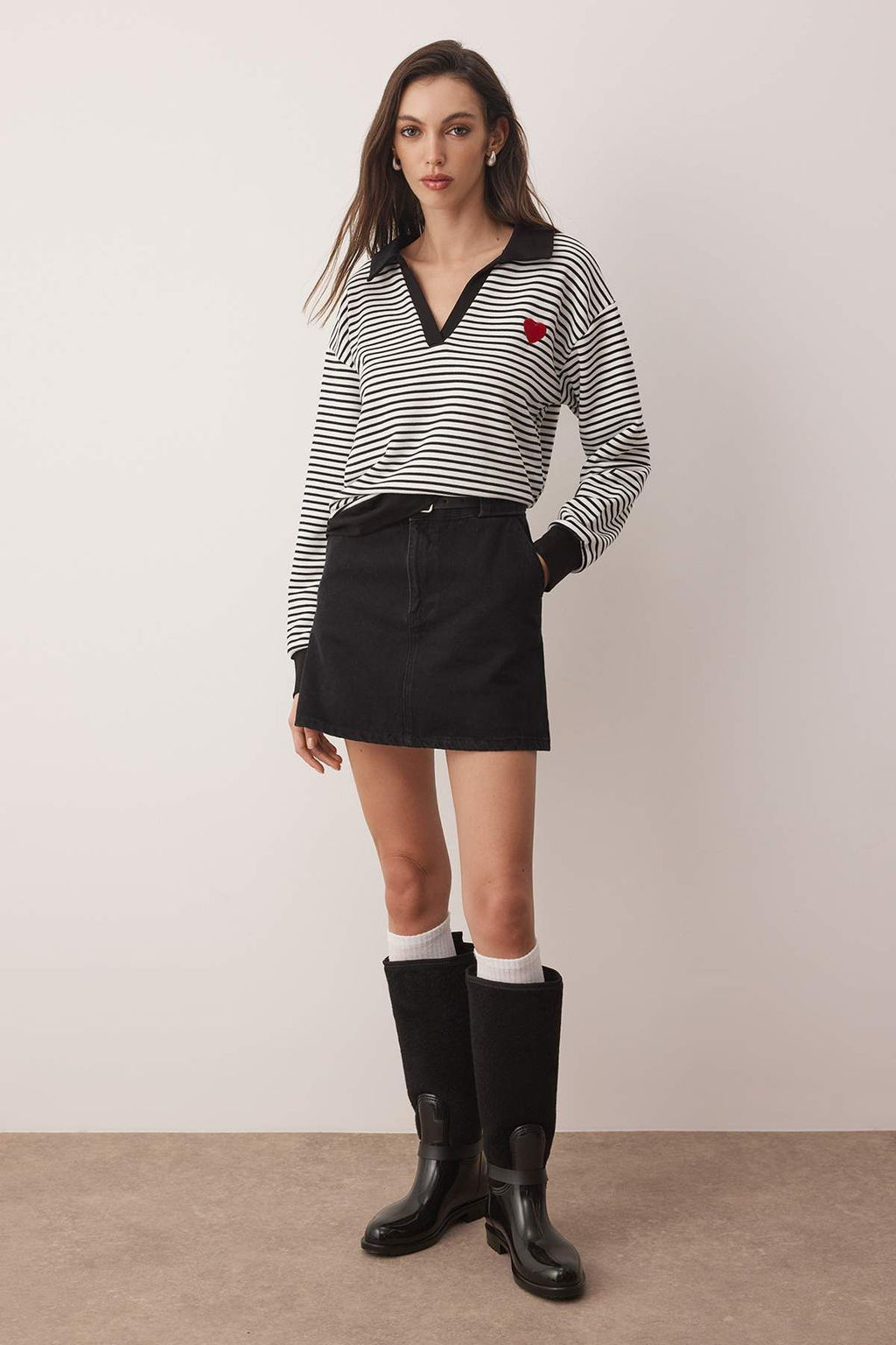 Siyah Cizgili Kalp Nak?sl? Oversize/Genis Kal?p Orme Sweatshirt TWOAW26SW00003 - Trendyolmilla фото 2