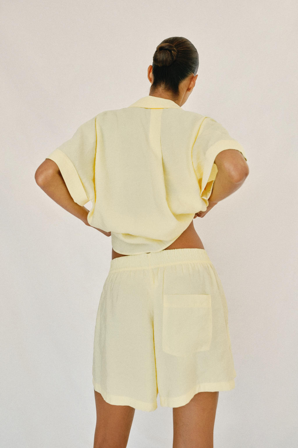 CAMISA FLUIDA MANGA CORTA / Amarillo