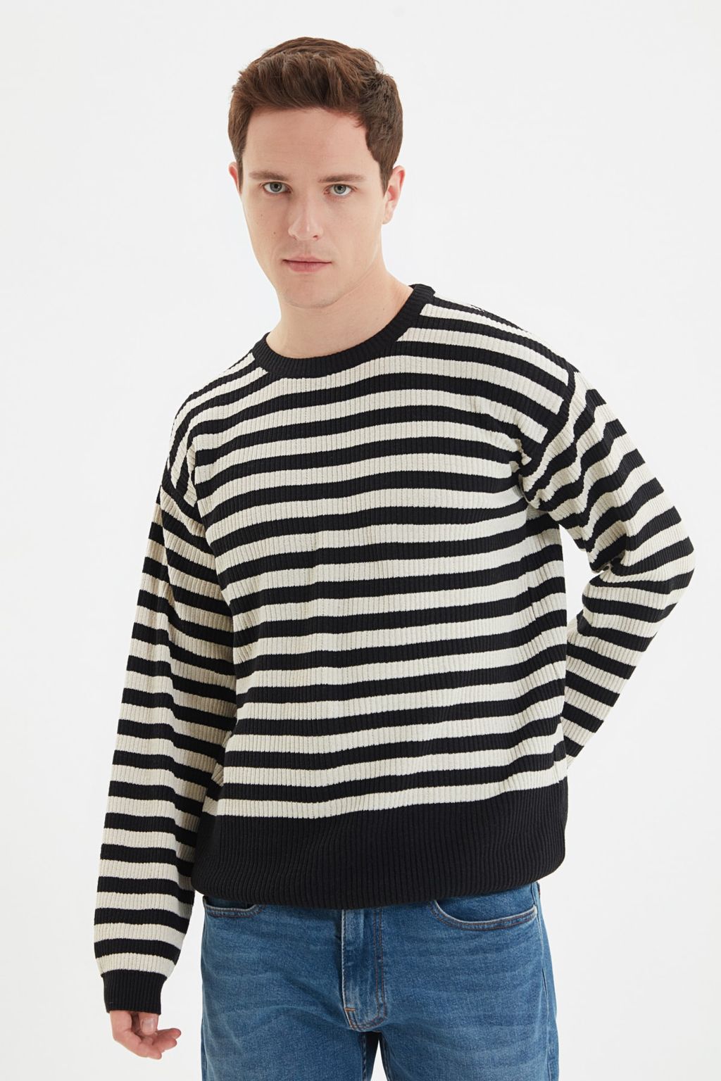 Trendyolmilla Man Siyah Casual Oversize Fit Pamuklu Genis Kal?p Bisiklet Yaka Cizgili Triko Kazak TMNAW22KZ1291