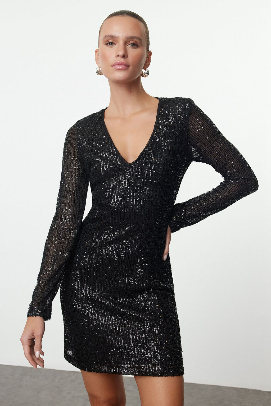 Trendyolmilla Siyah Vucuda Oturan Payet Orme K?sa S?k Abiye Gece Mezuniyet Elbisesi TPRAW25EL00140 фото 3