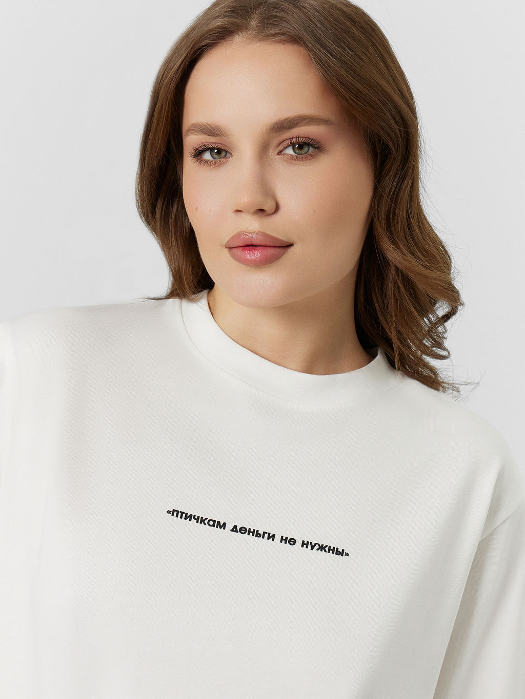 Футболка женская оверсайз белая с надписью птичкам деньги не нужны белый +печать13 112862 - Mark formelle фото 5