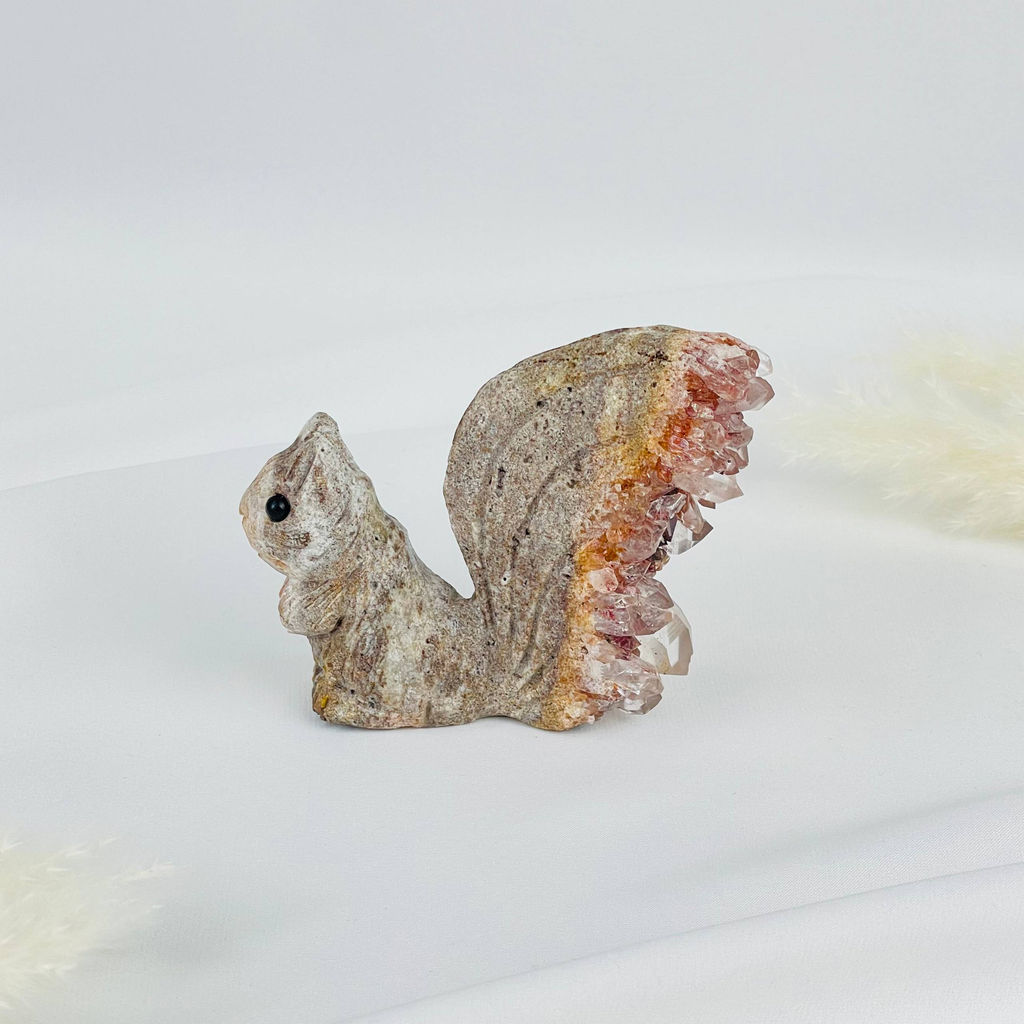 Белка из камня с друзами Горного Хрусталя