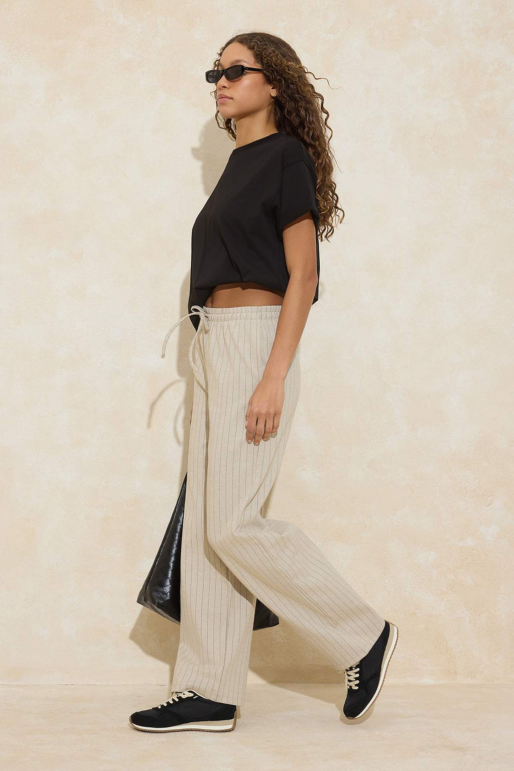 TRENDYOLMILLA Siyah Kal?n Cizgili Straight/Duz Kesim Esnek Pantolon TWOSS24PL00072 фото 18