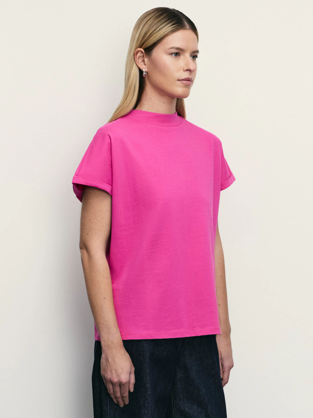 Футболка со спущенным плечом из хлопка / Zarina фото 4