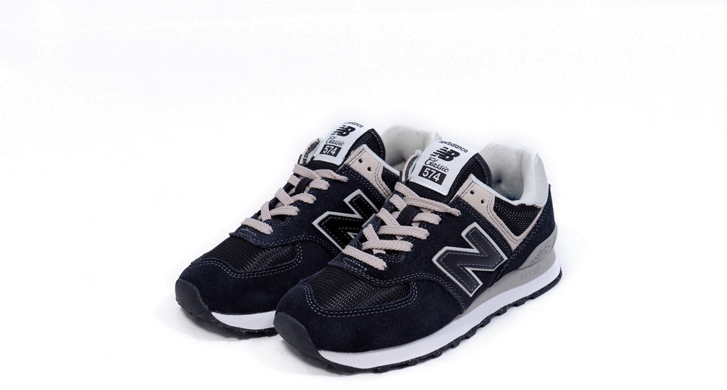 Кроссовки женские