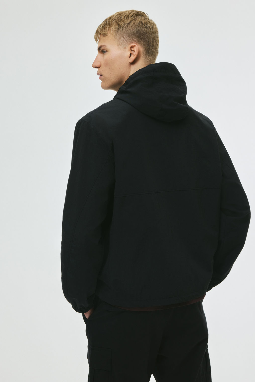 Chaqueta cortavientos con capucha - H&m фото 8