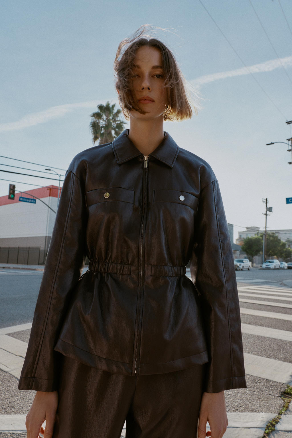CHAQUETA EFECTO PIEL CINTURA EL?STICA / Marr?n - Zara фото 2