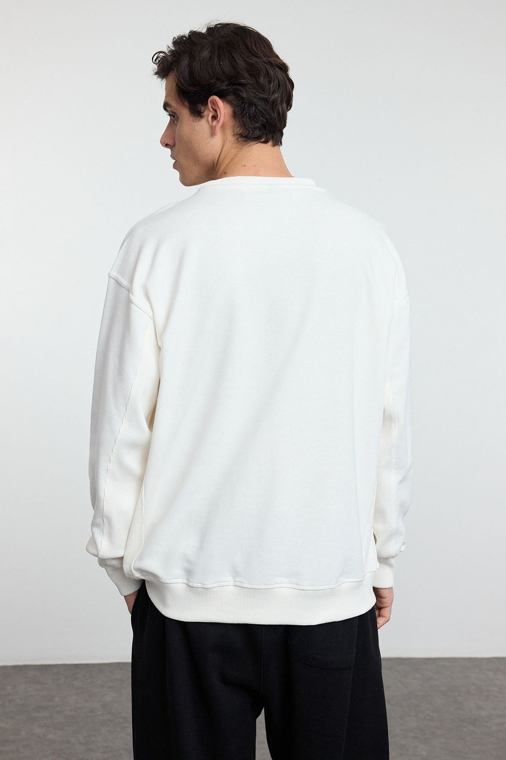 TRENDYOL MAN Unisex Indigo Oversize/Genis Kesim Kumas Mix Basic Sweatshirt TMNAW25SW00128 - Trendyolmilla фото 14