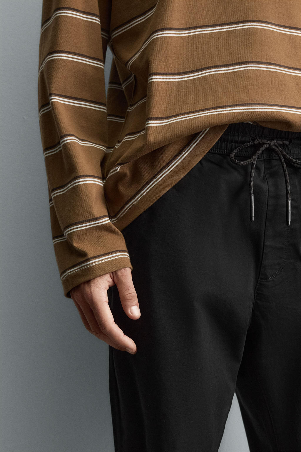 PANTAL?N CINTURA JOGGER SLIM FIT / Negro
