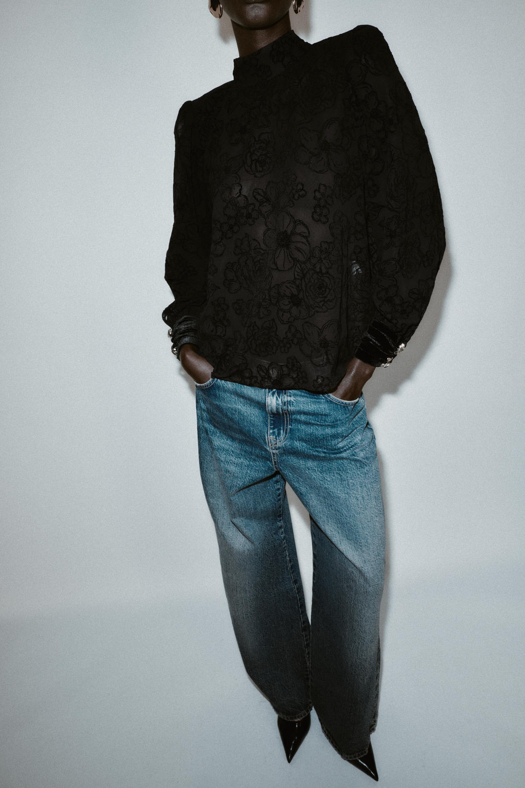 SEMI-SHEER VELVET BLOUSE WITH BOW - Zara фото 3