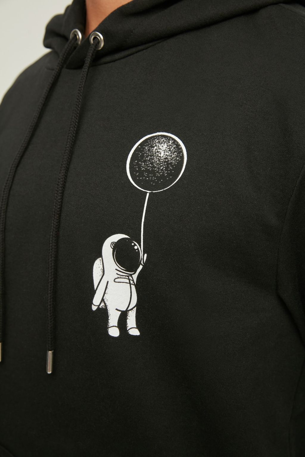 TRENDYOL MAN Siyah Regular/Normal Kesim Kapusonlu Uzay Bask?l? Sweatshirt TMNAW21SW0635 - Trendyolmilla фото 3
