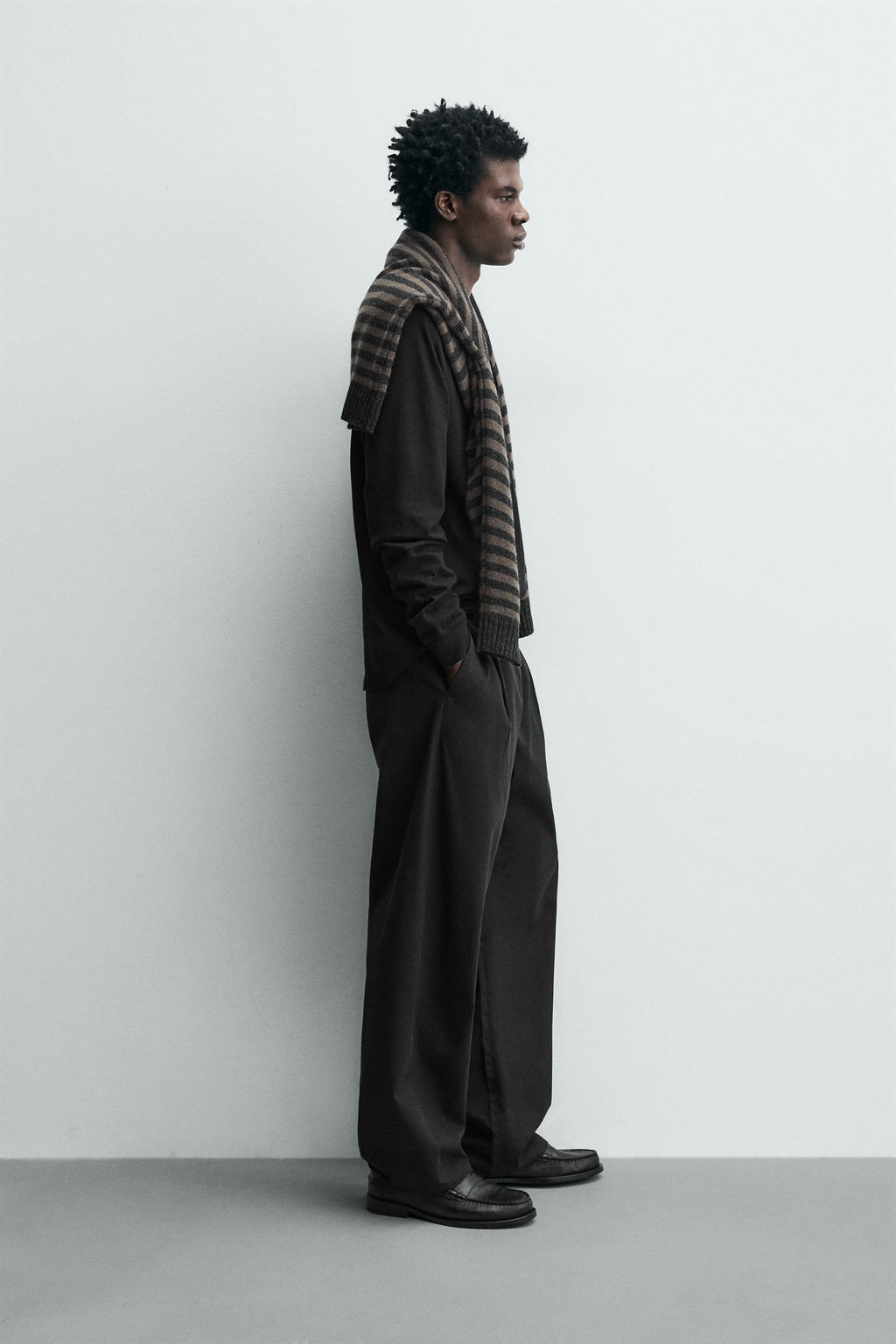 CAMISETA CUELLO PANADERO / Negro - Zara фото 4