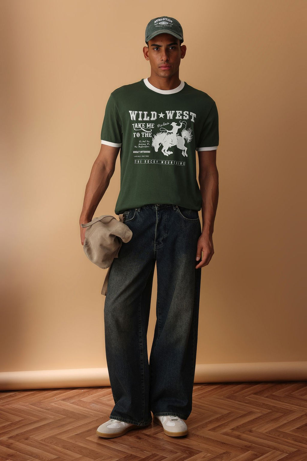 TRENDYOL MAN Tas Modern Herritage Oversize/Genis Kesim %100 Pamuklu Bask?l? T-Shirt TMNSS25TS00126