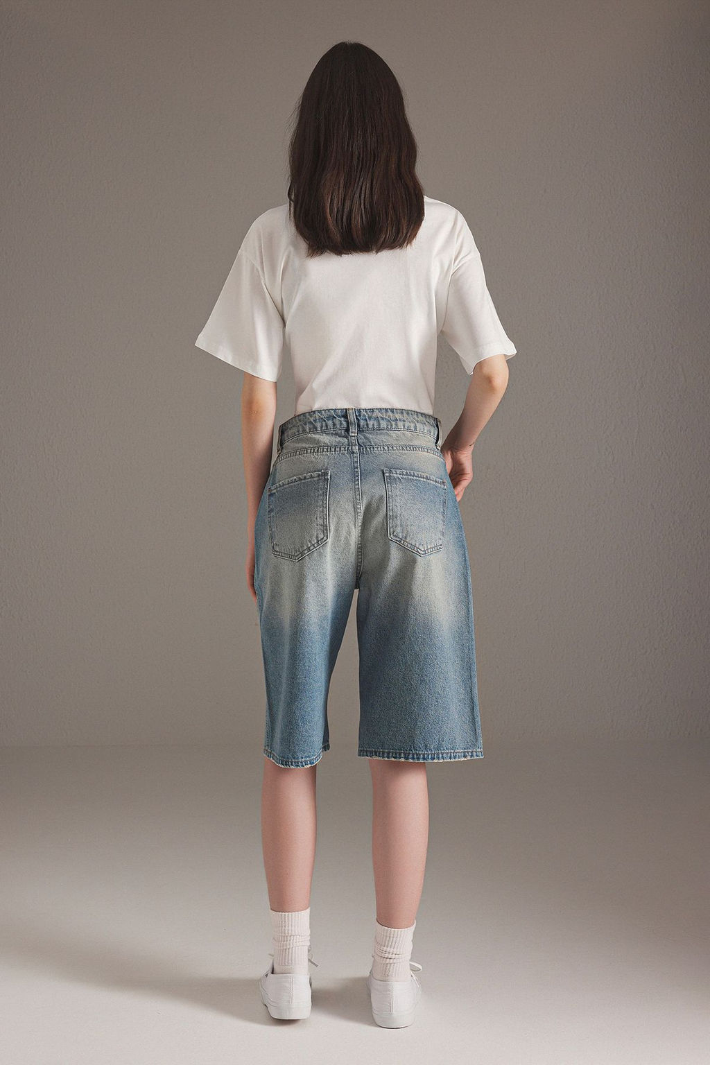 Mavi Soluk Efekt Vintage Normal Bel Denim Jorts Bermuda TWOSS25SR00150