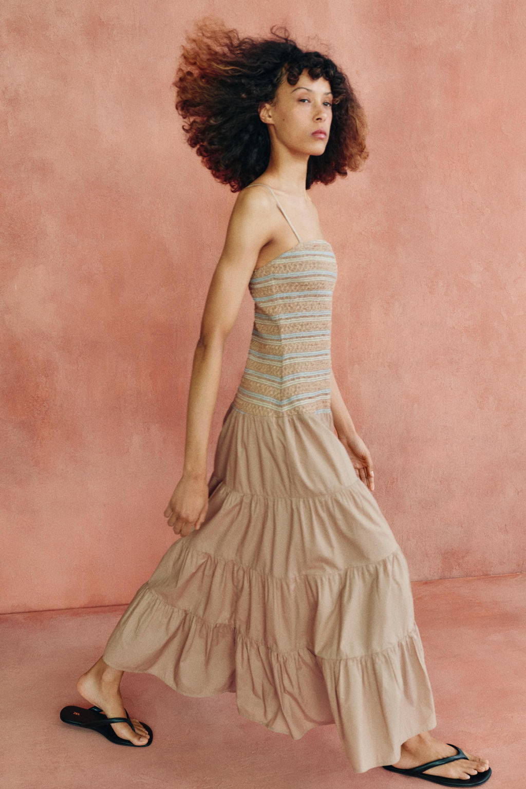 VESTIDO MIDI NIDO DE ABEJA BORDADOS / Beige oscuro - Zara фото 7
