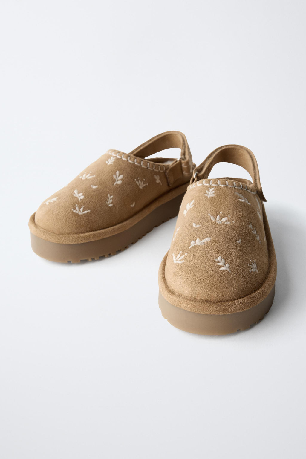 EMBROIDERED SHEEPSKIN CLOGS - Zara фото 13