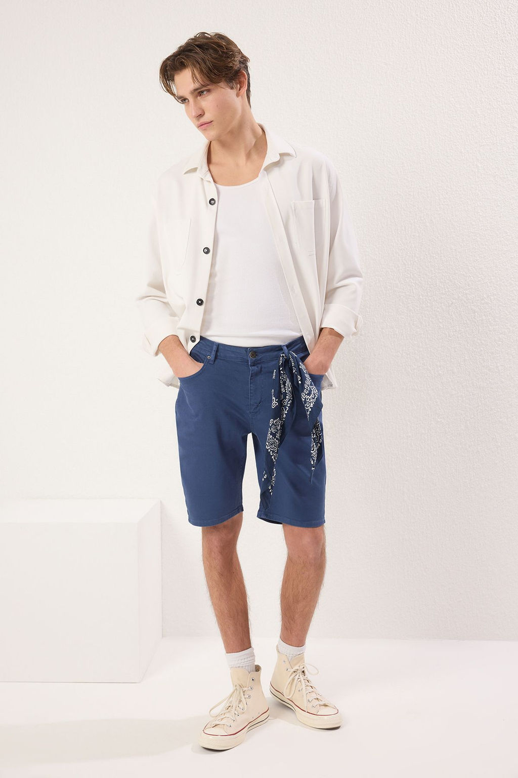 TRENDYOL MAN Bej Regular Fit Esnek Kumas Denim Kot Sort & Bermuda TMNSS23SR00067
