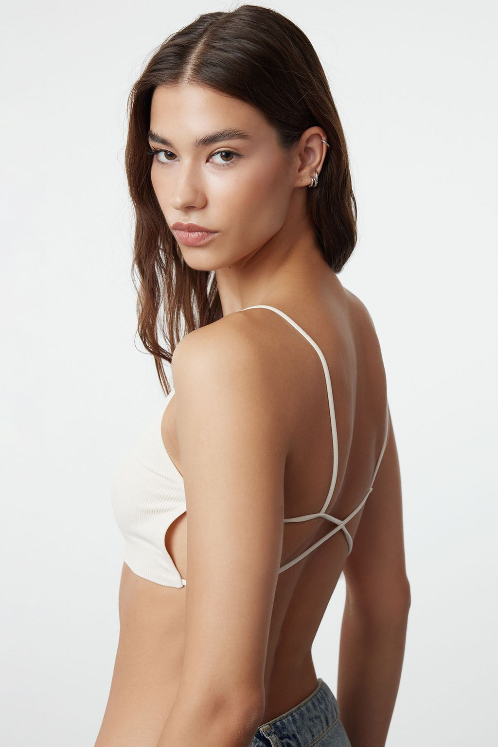 TRENDYOLMILLA Siyah Seamless/Dikissiz Ip Ask?l? S?rt Detayl? Balensiz Kaps?z Bralette Orme Sutyen THMAW23SU00130  фото 42