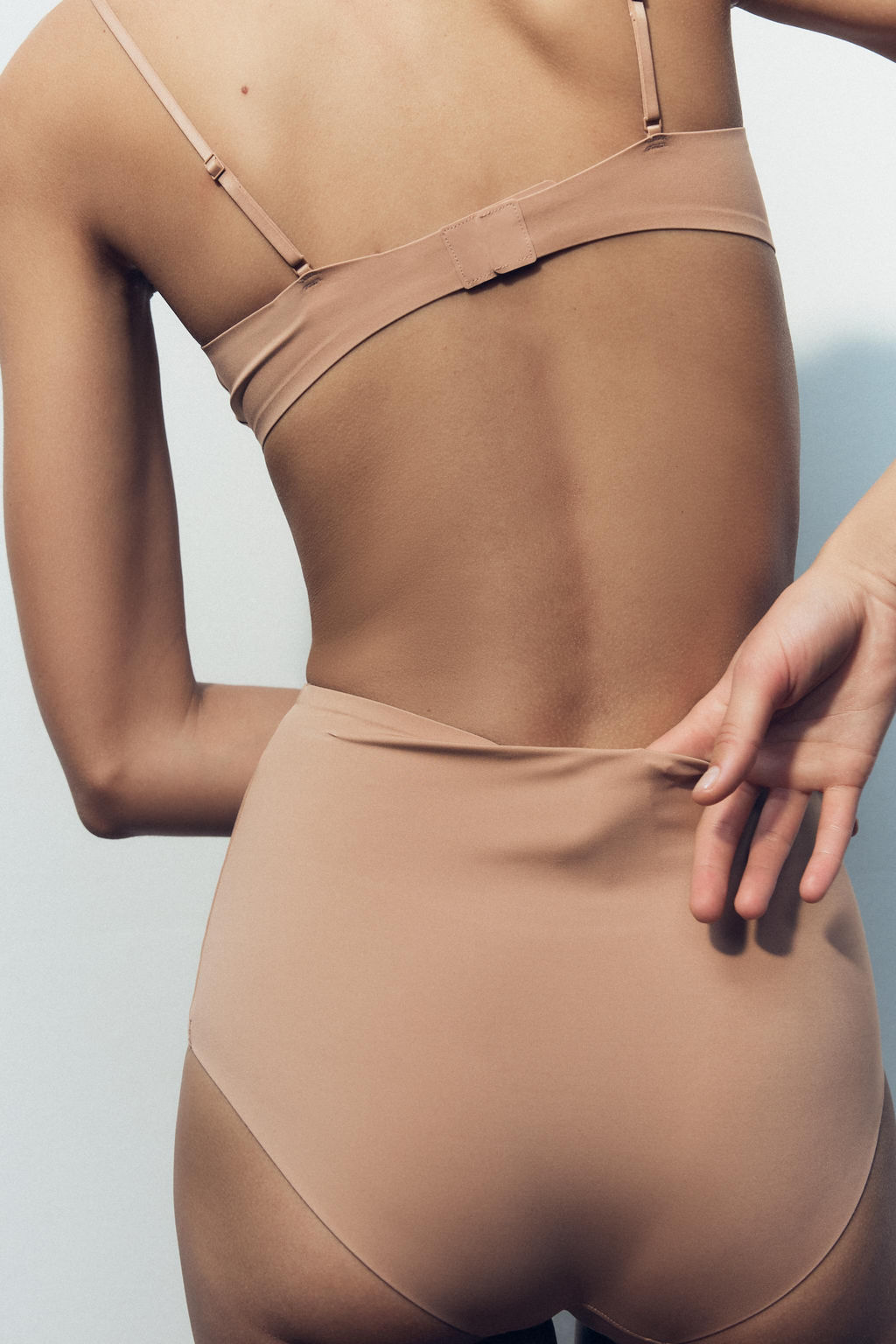 HIGH-WAIST BODY-SHAPING BRIEFS - Zara фото 4