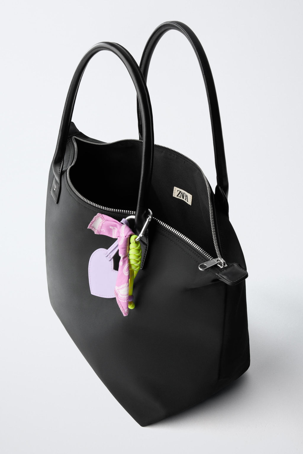 SHOPPER NYLON CHARM CORAZ?N / Negro - Zara фото 3