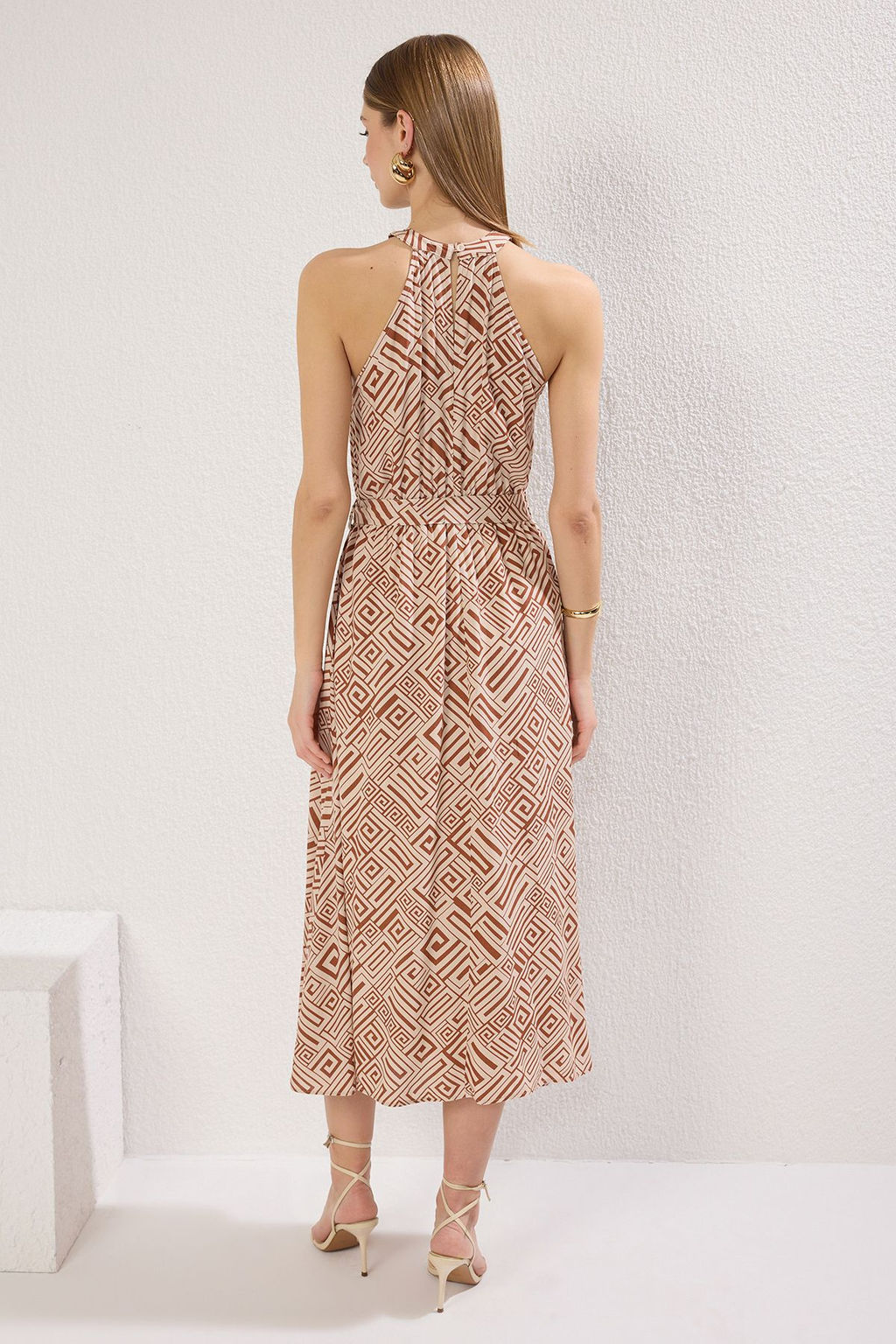 TRENDYOLMILLA Ac?k Kahverengi Kusakl? Duz Beli lastikli Kusakl? Midi Dokuma Elbise TWOSS19EL0155  фото 25