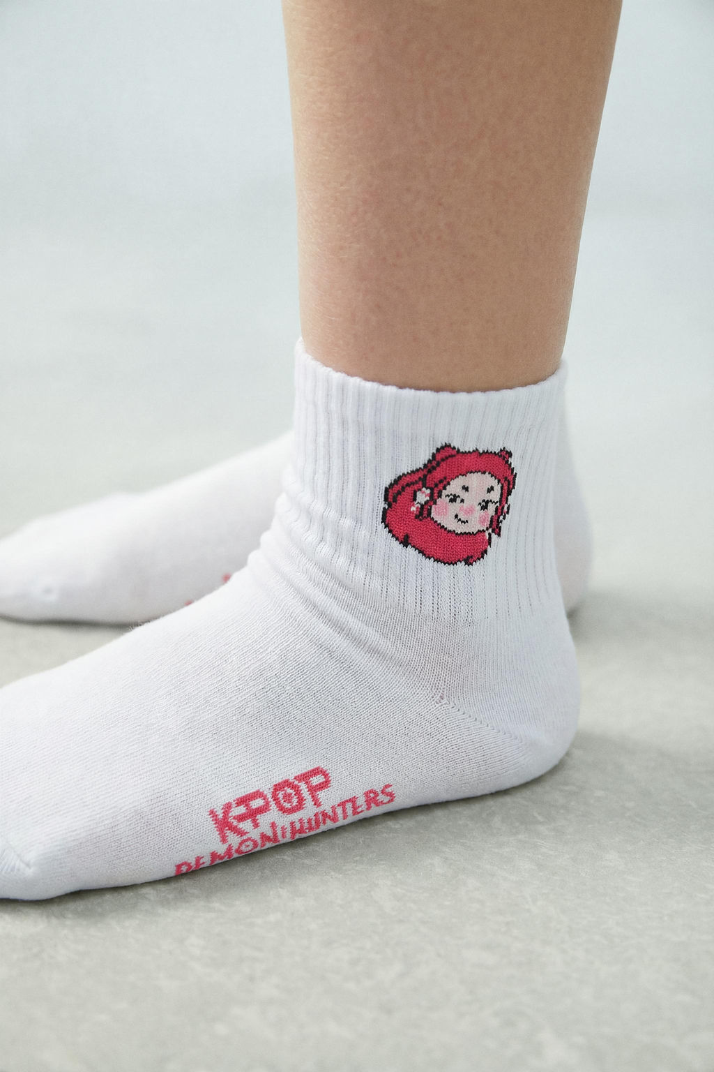 PACK TRES CALCETINES MEDIOS KPOP DEMON HUNTERS NETFLIX  / Rosa - Zara фото 5
