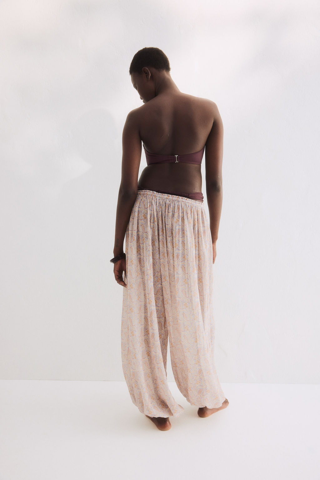Pantal?n playero con pernera globo efecto arrugado - H&m фото 7