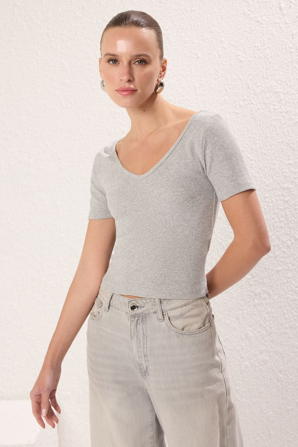 Trendyolmilla Kahverengi-Bej 2li Paket V Yaka K?sa Kol Fitilli Esnek Orme Bluz TWOSS25BZ00288