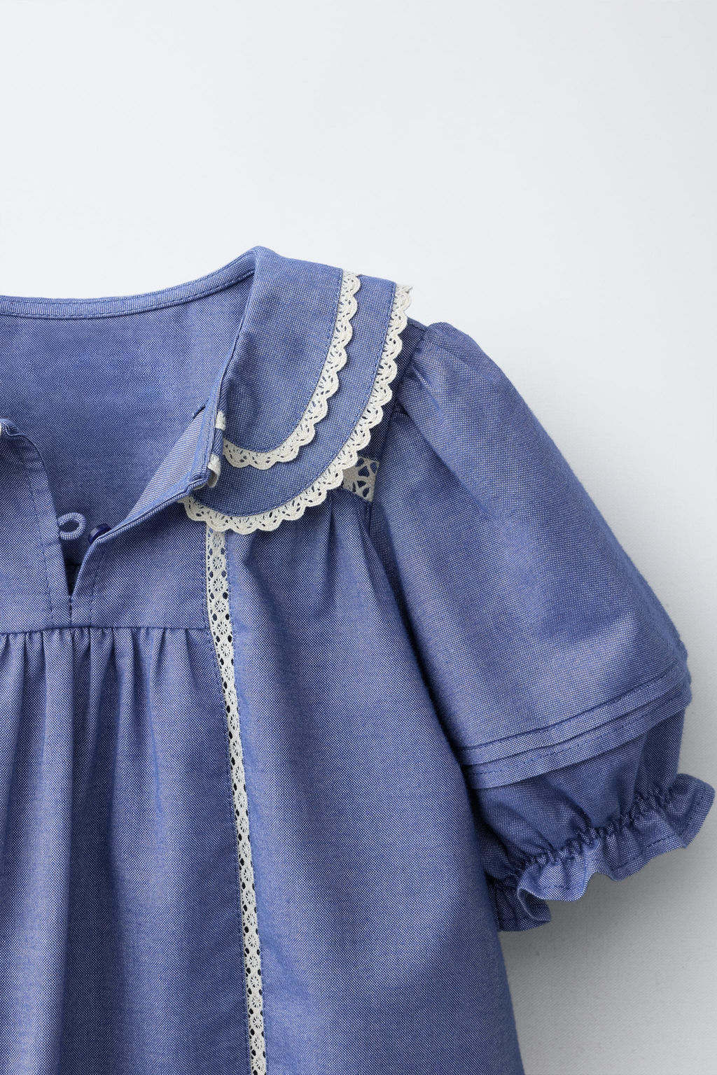 BLUSA PUNTILLAS CONTRASTE / Azul / Marino - Zara фото 4