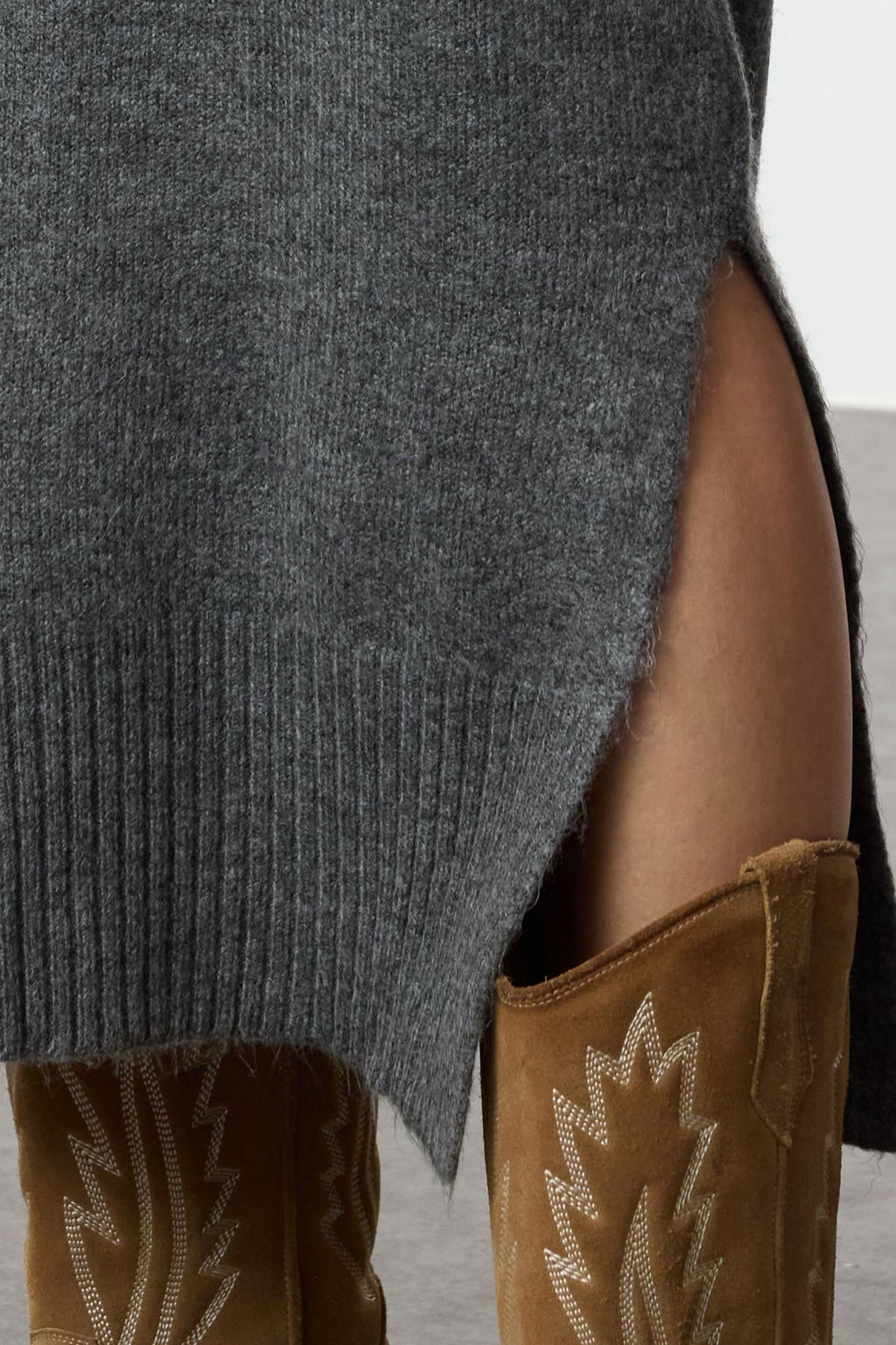 TRENDYOLMILLA Siyah Maxi Triko Yumusak Dokulu Y?rtmac Detayl? Jile Elbise TWOAW25EL00022  фото 3