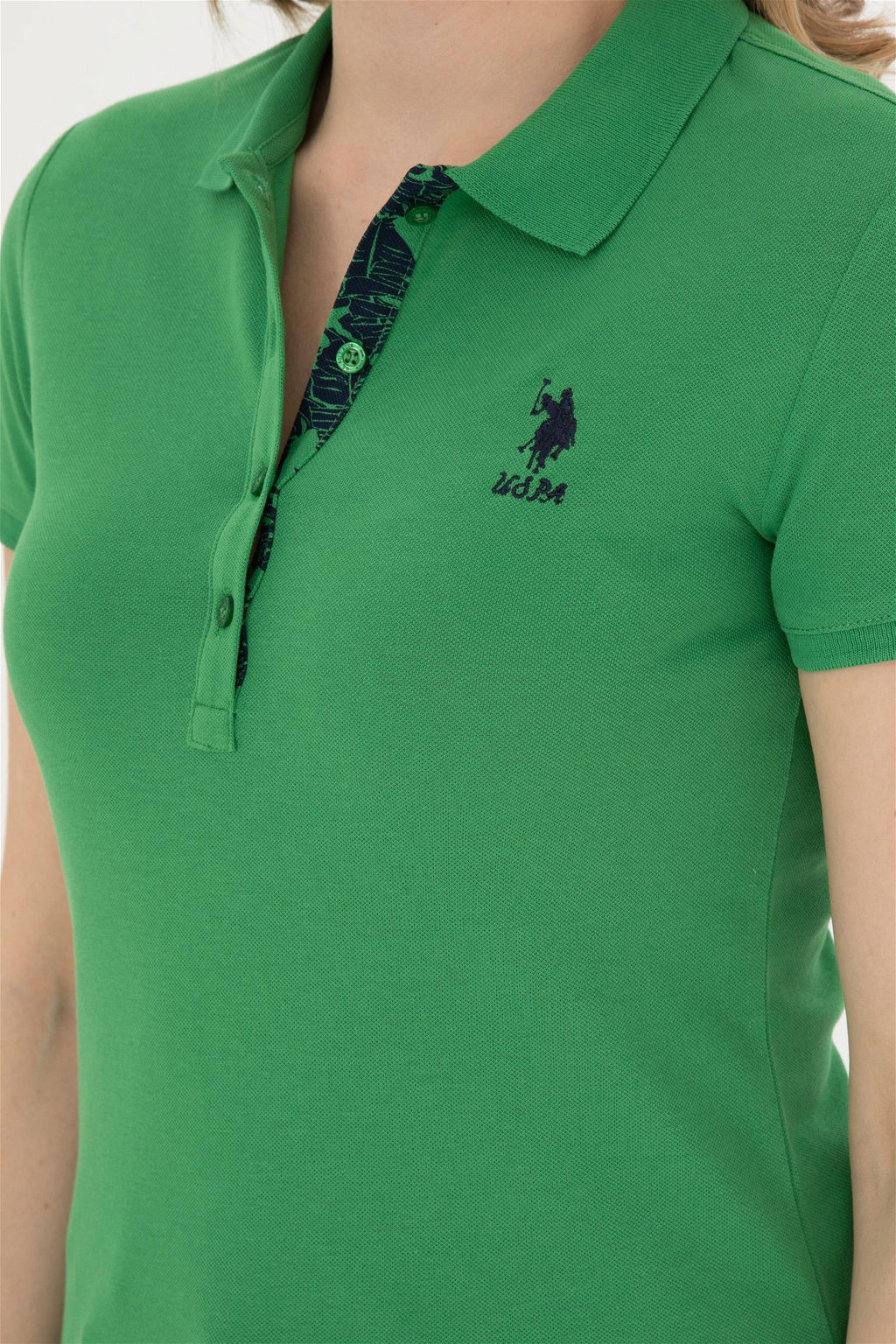Женская зеленая базовая футболка с воротником-поло Неожиданная скидка в корзине - U.s. polo assn фото 7