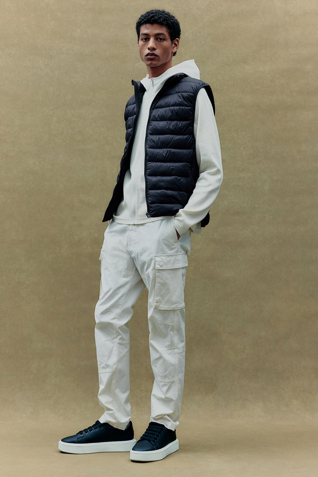 Slim Fit Water-repellent puffer gilet - H&m фото 2