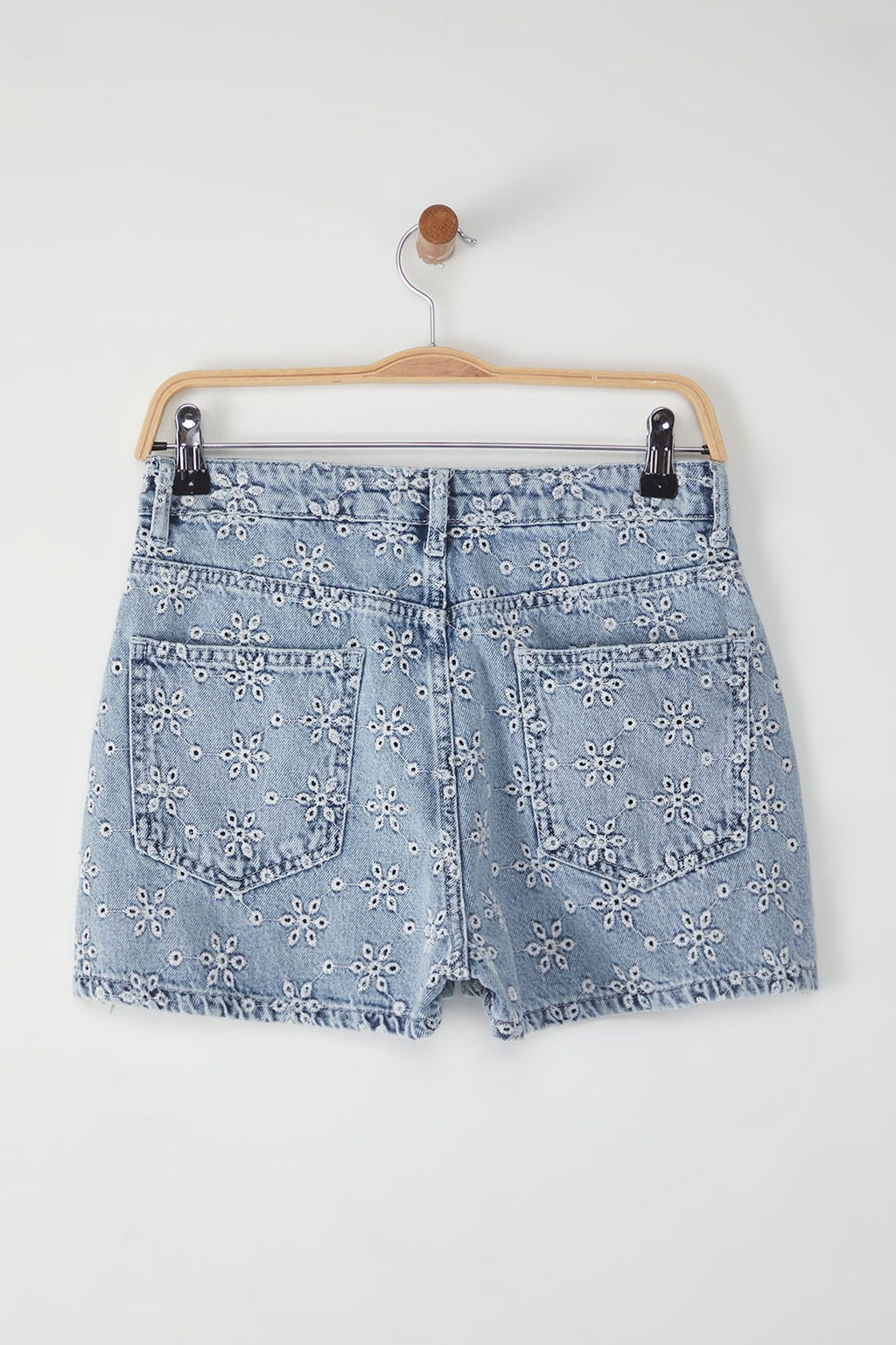 TRENDYOLMILLA Mavi Cicek Nak?sl? Yuksek Bel Denim Sort TWOSS25SR00059  фото 6