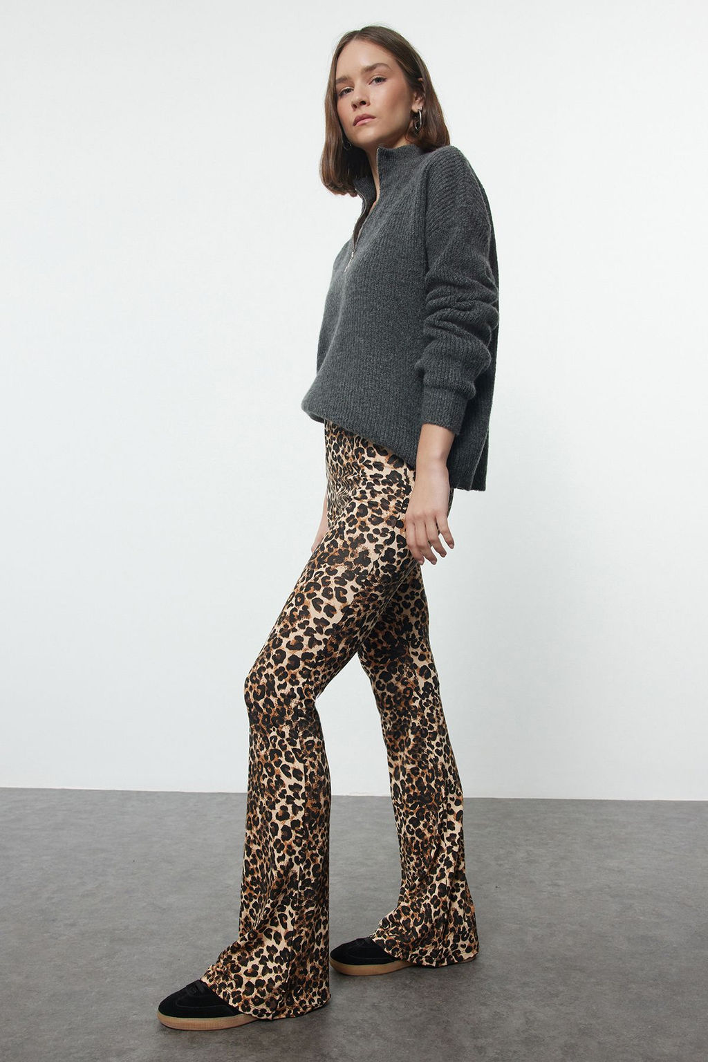 TRENDYOLMILLA Kahverengi Animal Desenli Flare/Genis Paca Yuksek Bel Pantolon TWOAW25PL00018 фото 2