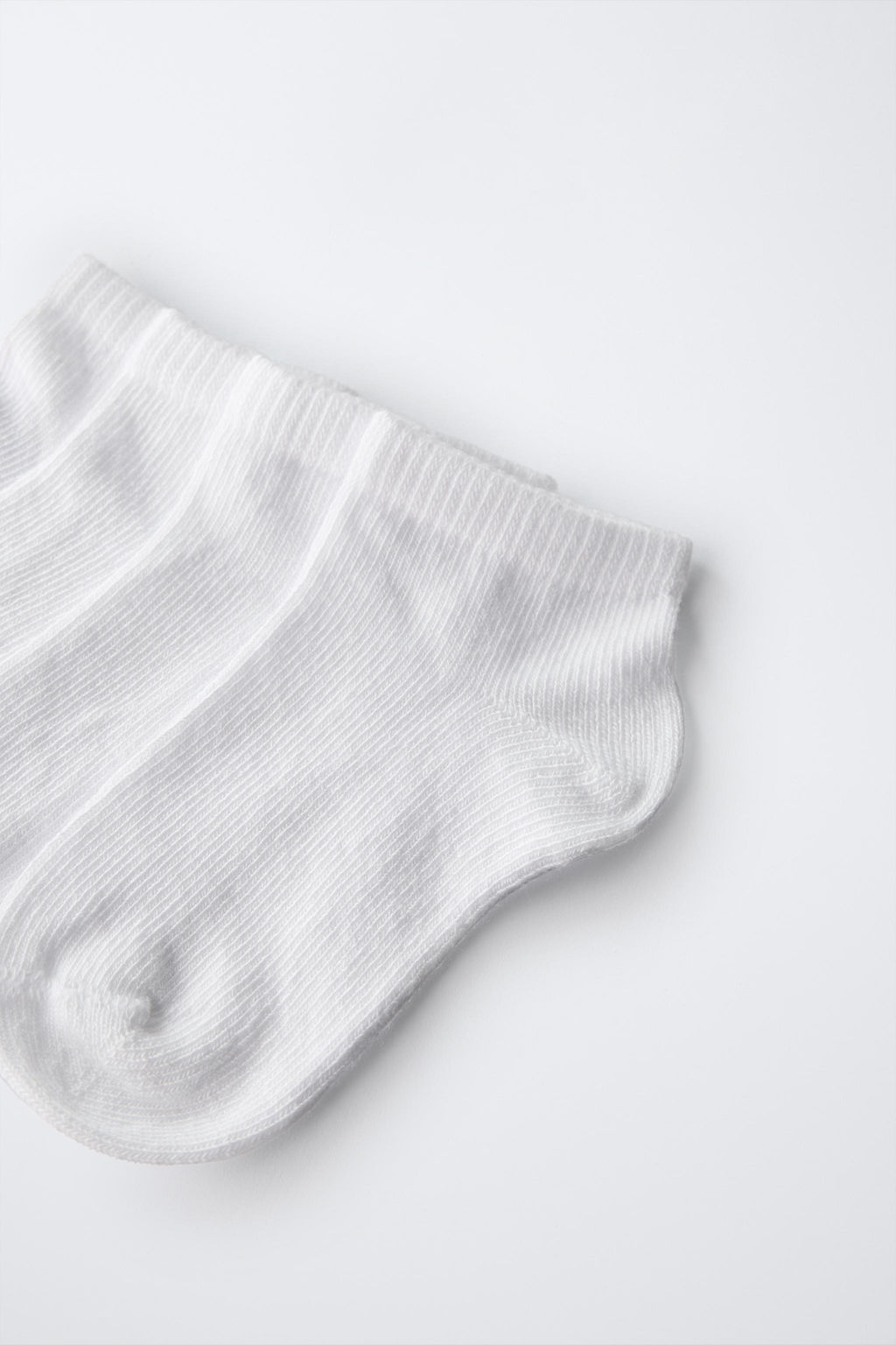 FOUR-PACK OF PLAIN ANKLE SOCKS