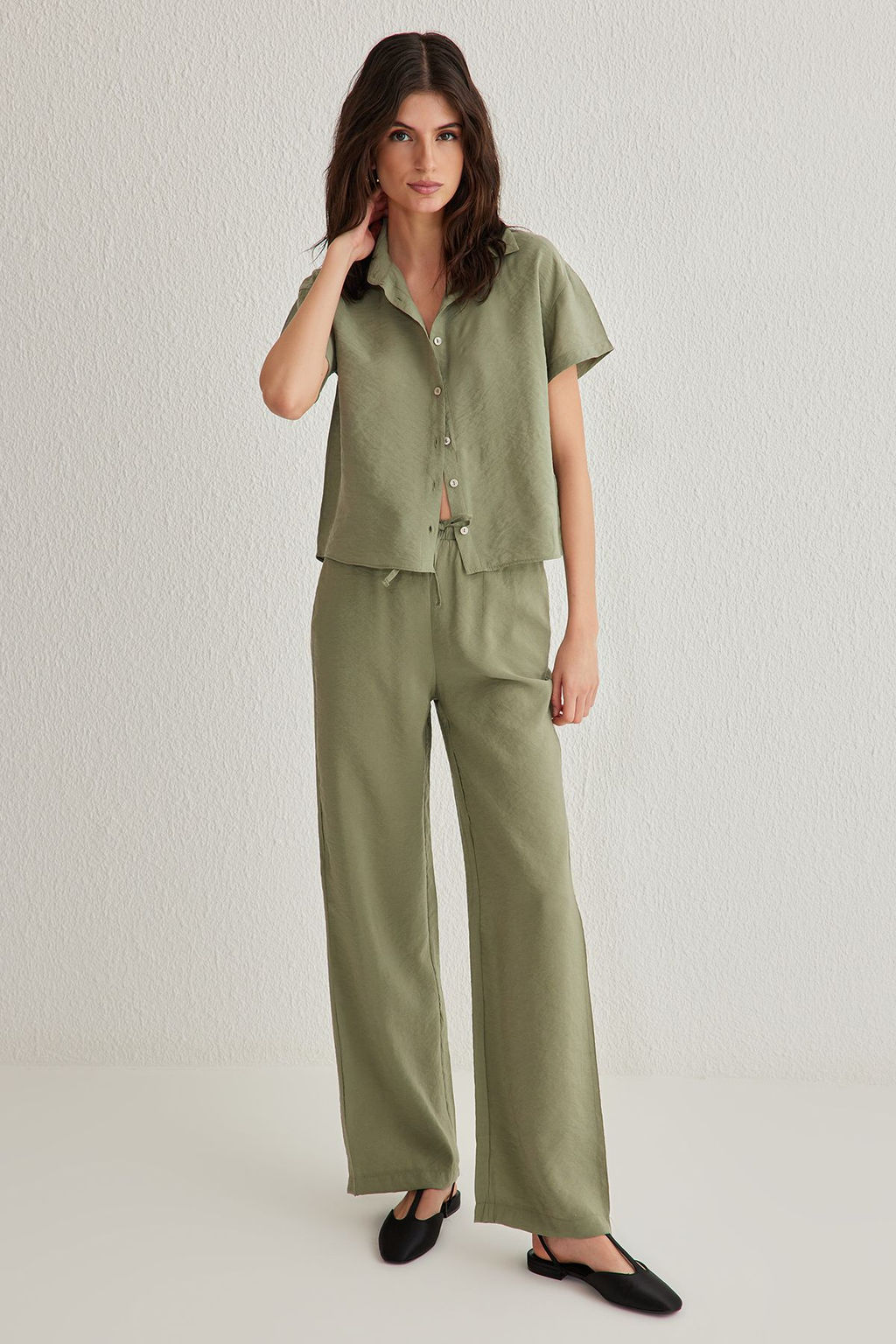 Haki Modal Yumusak Tuseli K?sa Kollu Gomlek Genis Paca Pantolon Dokuma Alt-Ust Tak?m TWOSS25AU00026 - Trendyolmilla фото 2