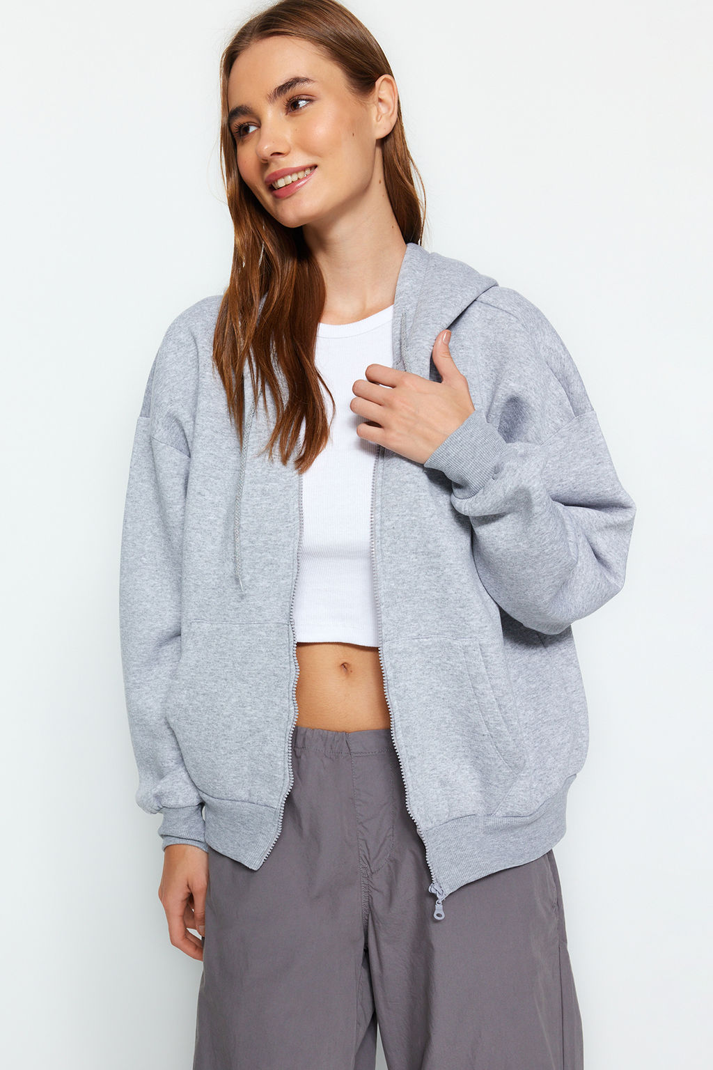 Gri Oversize/Rahat Kesim Basic Kapusonlu Fermuarl? Kal?n Ici Polarl? Orme Sweatshirt TWOAW24SW00188