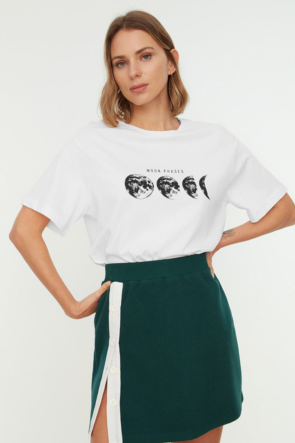 TRENDYOLMILLA Ekru %100 Pamuk Bask?l? Boyfriend Fit Bisiklet Yaka Orme T-Shirt TWOSS20TS0245 фото 8