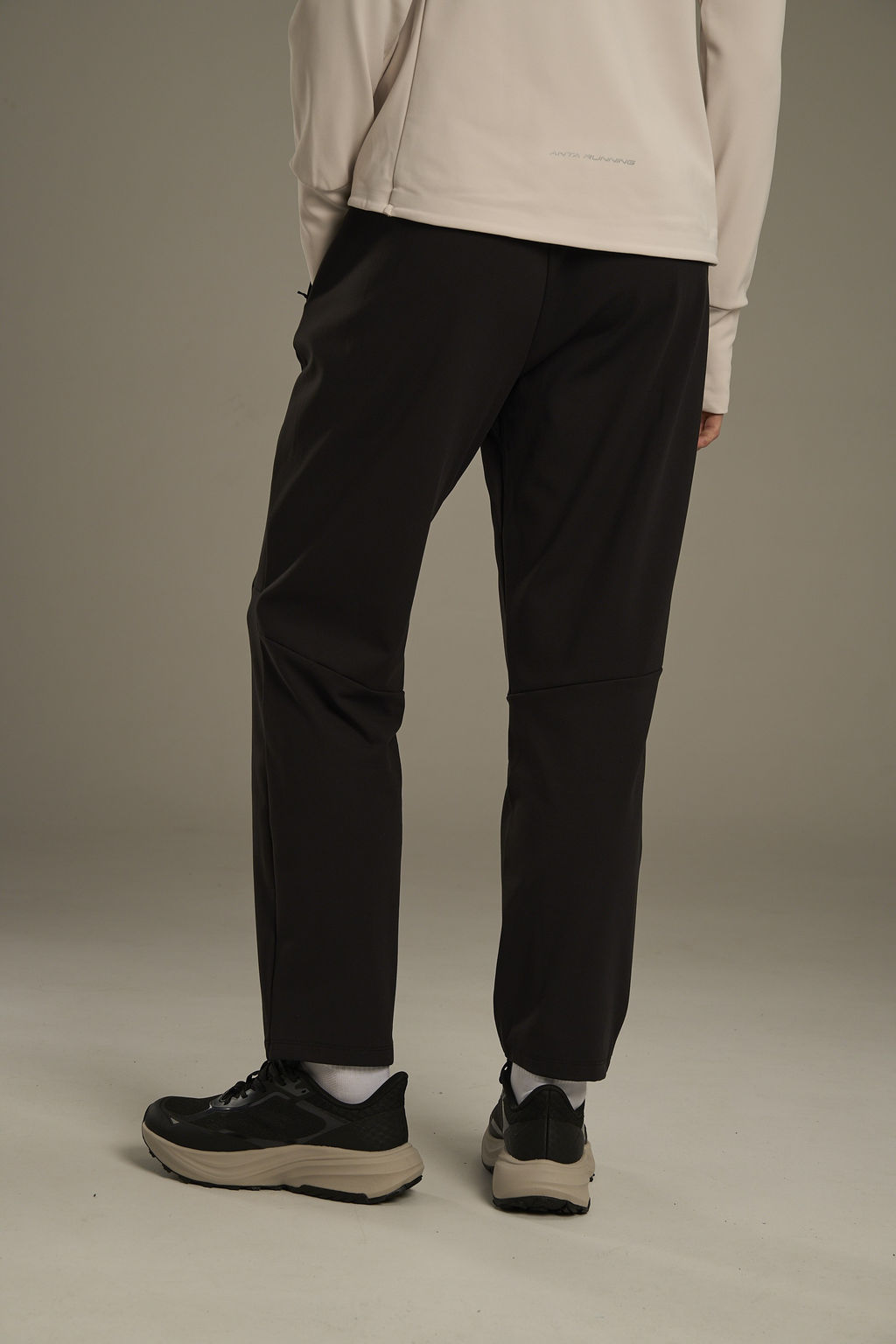 Брюки трикотажные утепленные Черный ANTA RUNNING Knit Track Pants