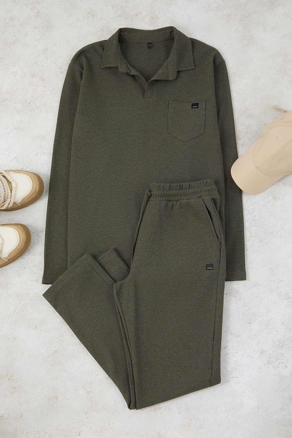 Haki Regular Kesim Polo Yaka Etiket Detayl? Dokulu Pijama Tak?m? TMNAW26PT00029