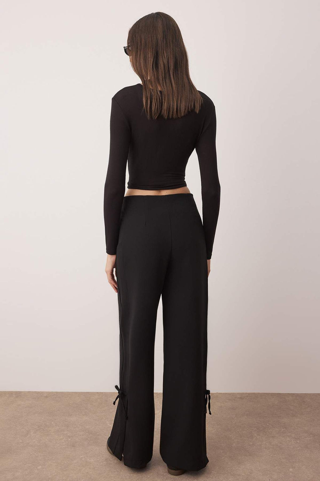 Siyah Paca Y?rtmac ve Fiyonk Detayl? Wide Leg/Genis Paca Pantolon TWOAW26PL00052 - Trendyolmilla фото 4