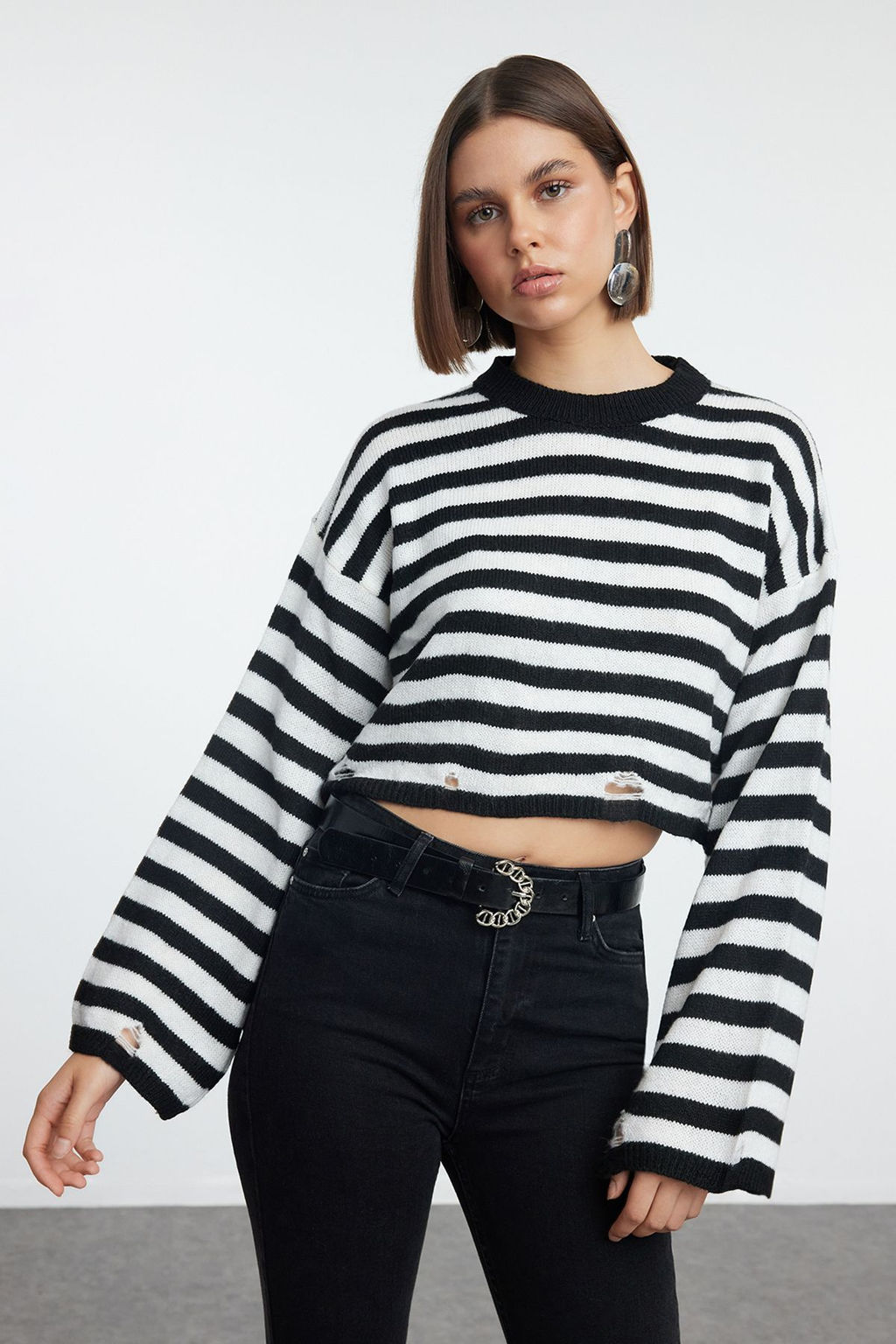 TRENDYOLMILLA Haki Yumusak Dokulu Bisiklet Yaka Crop Triko Kazak TWOAW25KZ00232