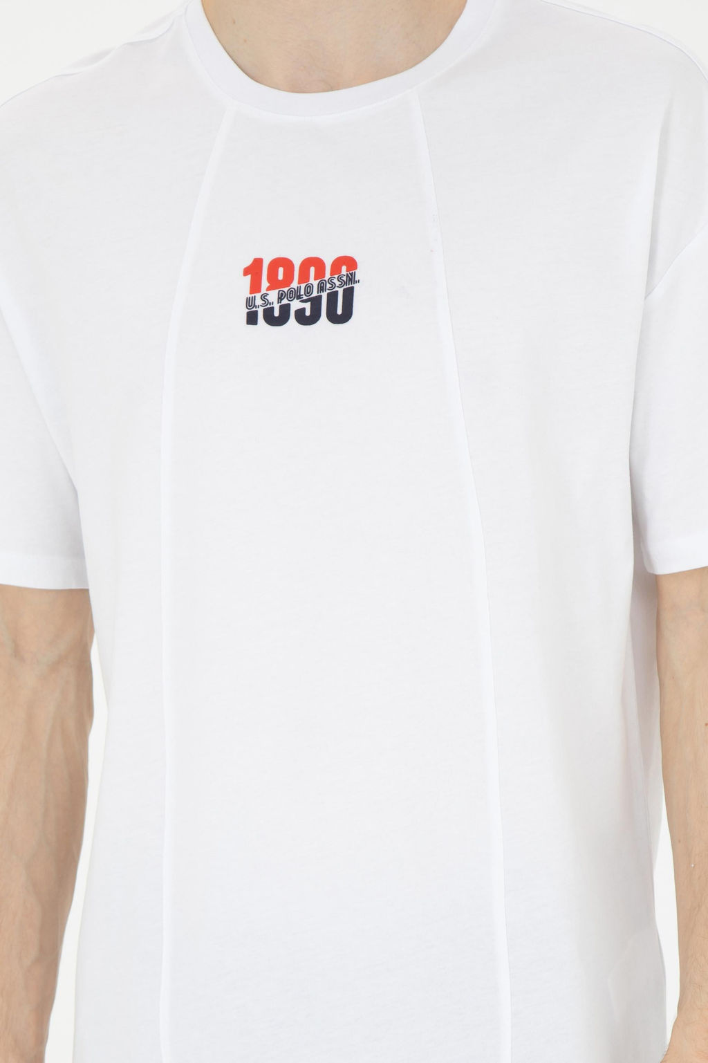 Мужская белая футболка Неожиданная скидка в корзине